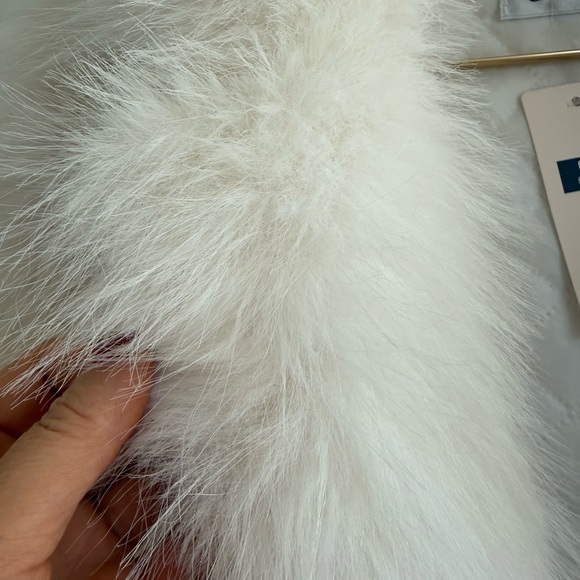 🛍️Elegant White Faux Fur Coat - Picture 4 of 8